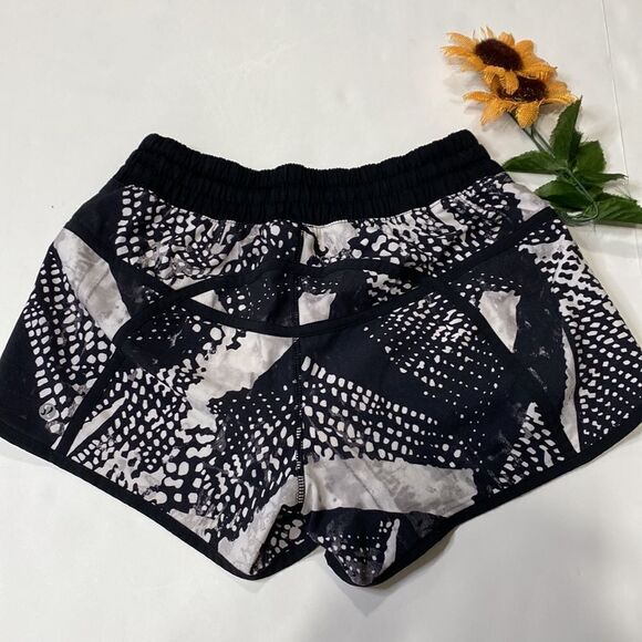 Lululemon Speed Short Static Mist Black and white speckled‎ Size 6 - Picture 6 of 9